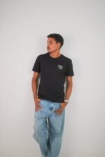 Camiseta “Sunrift Adventures” Preta